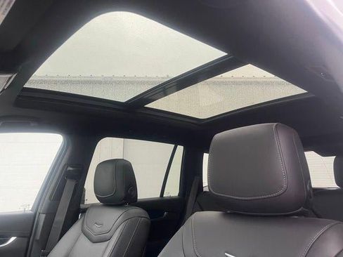 Used 2022 Cadillac XT6 Premium Luxury AWD/4WD image 17