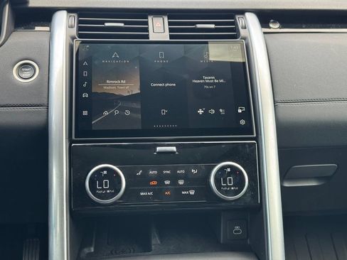Used 2025 Land Rover Discovery S AWD/4WD image 13