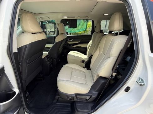 Used 2025 Subaru Ascent Limited AWD/4WD image 14