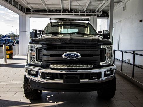 Used 2017 Ford F250 XLT w/ XLT Premium Package image 6