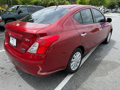 Used 2012 Nissan Versa SV FWD image 5