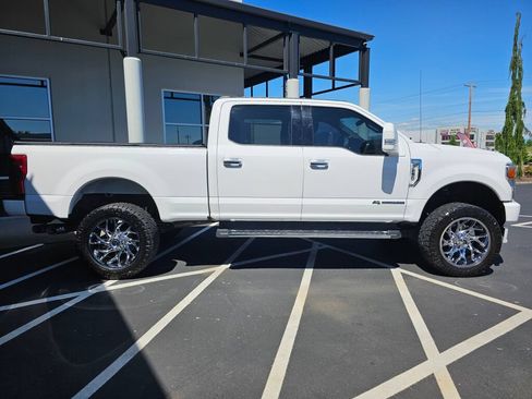Used 2021 Ford F250 XLT w/ XLT Premium Package AWD/4WD image 6