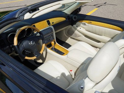 Used 2002 Lexus SC 430 Convertible RWD image 24