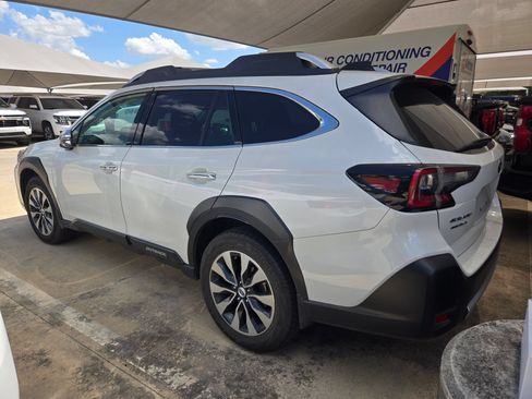 Used 2023 Subaru Outback Touring XT AWD/4WD image 6