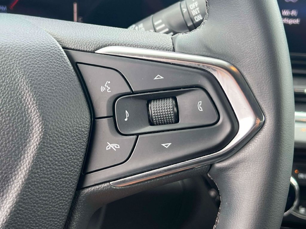 Used 2024 Chevrolet Trax LT w/ Sunroof Package FWD image 21