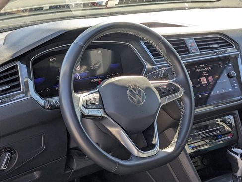 Used 2024 Volkswagen Tiguan SE image 15