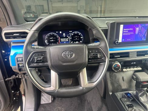 Used 2025 Toyota Tacoma TRD Off-Road image 28