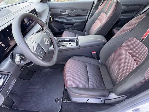 New 2026 Nissan Sentra SR FWD image 9
