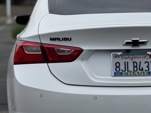 Used 2018 Chevrolet Malibu LT w/ Leather Package FWD image 7