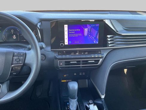 Used 2025 Toyota Camry LE FWD image 7
