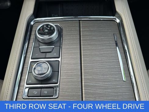 Used 2023 Ford Expedition Limited image 7