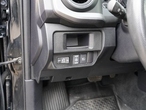 Used 2019 Toyota Tacoma TRD Off-Road image 18