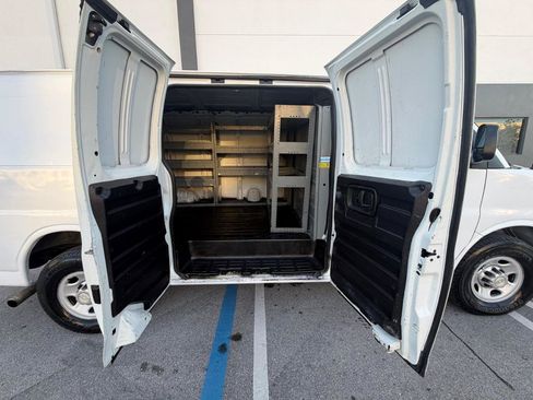 Used 2012 Chevrolet Express 2500 RWD image 19