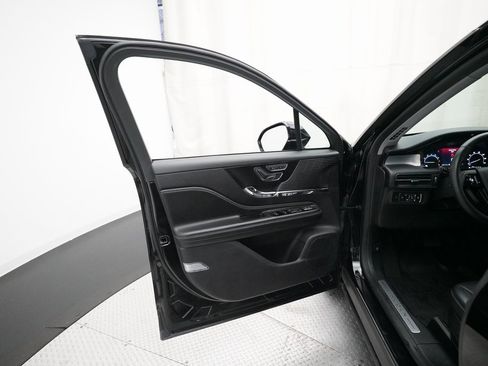 Used 2022 Lincoln Corsair AWD w/ Premium Package image 28