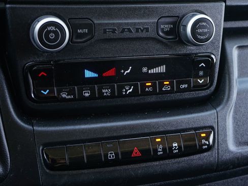 Used 2024 RAM ProMaster 2500 w/ Safety Group image 33