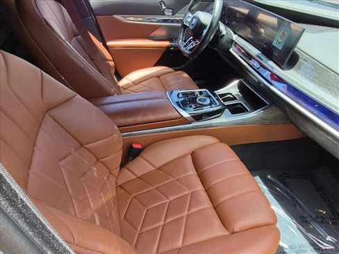Used 2023 BMW i7 xDrive60 AWD/4WD image 19