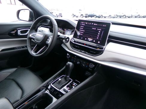 Used 2025 Jeep Compass Limited AWD/4WD image 33