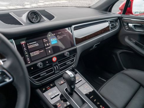 New 2026 Porsche Macan image 16