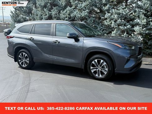 Used 2025 Toyota Highlander XLE image 12