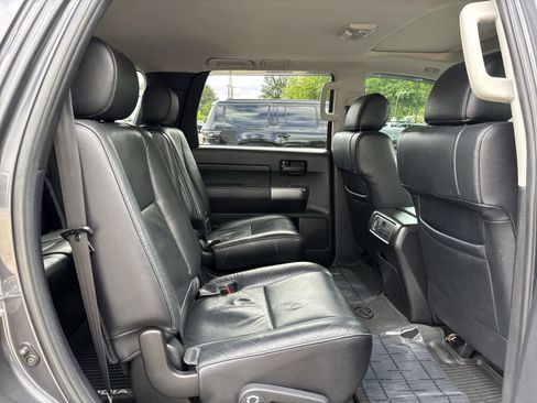 Used 2018 Toyota Sequoia TRD Sport AWD/4WD image 6