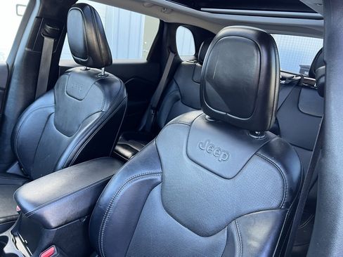 Used 2022 Jeep Cherokee Limited image 28