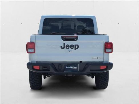 New 2025 Jeep Gladiator High Tide image 8