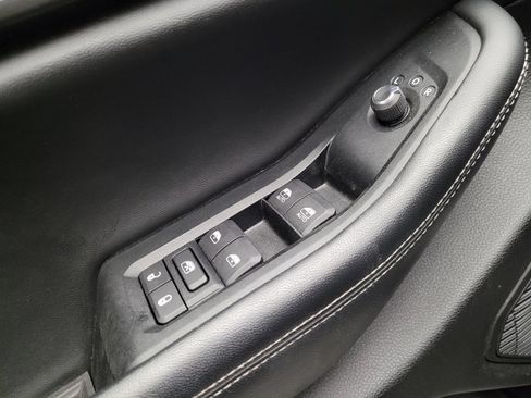 Used 2023 Jeep Grand Cherokee Laredo RWD image 27