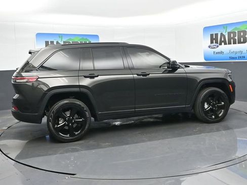 Used 2023 Jeep Grand Cherokee Limited w/ Luxury Tech Group II image 6