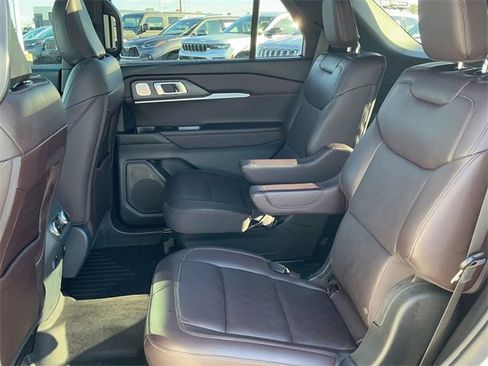 Used 2025 Ford Explorer Platinum image 15