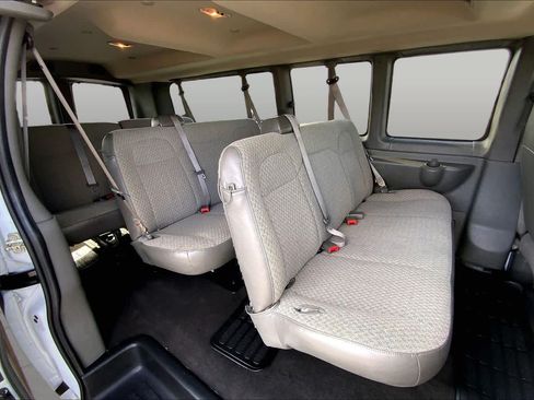 Certified 2025 GMC Savana 3500 LT w/ LT Preferred Equipment Group RWD image 19