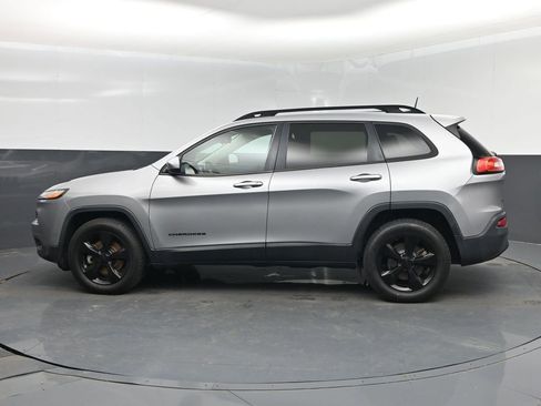 Used 2016 Jeep Cherokee Latitude AWD/4WD image 10
