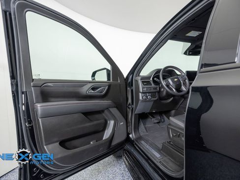 Used 2024 Chevrolet Suburban RST w/ Luxury Package AWD/4WD image 9
