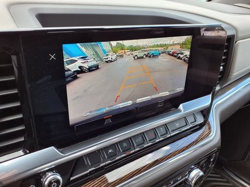 Used 2024 GMC Sierra 1500 SLE image 13