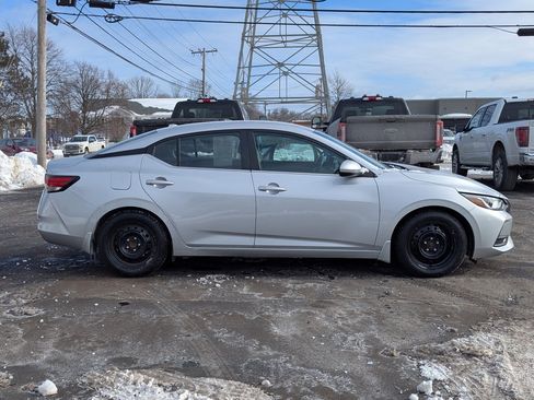 Used 2021 Nissan Sentra SV image 3
