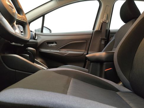 Used 2025 Nissan Versa SV FWD image 17
