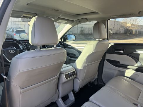 Certified 2018 Toyota Highlander XLE image 14
