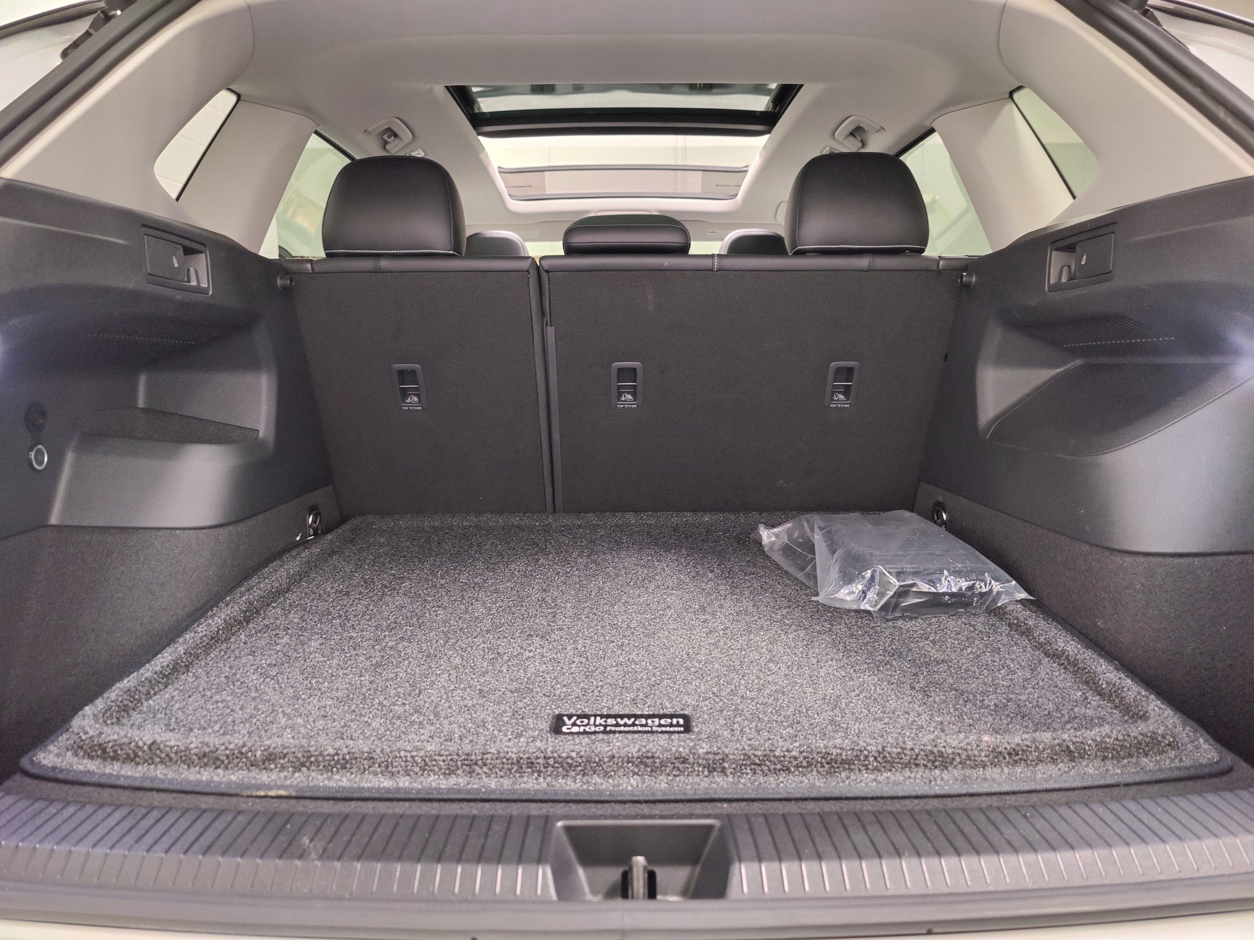 Used 2025 Volkswagen Tiguan SE w/ Panoramic Sunroof Package AWD/4WD image 13