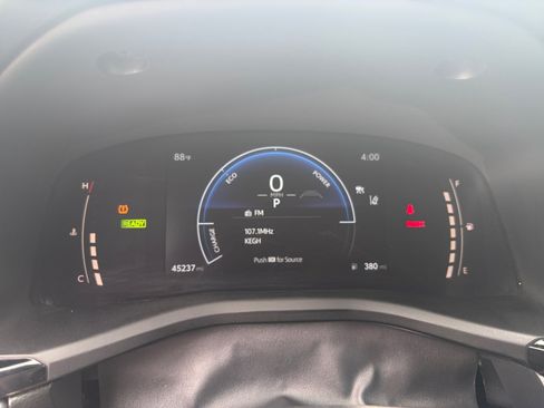 Used 2025 Toyota Camry SE FWD image 13