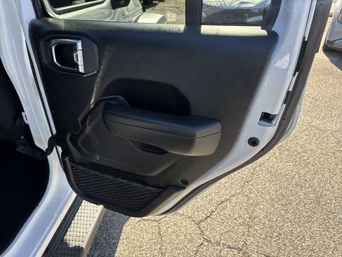 Used 2023 Jeep Wrangler Unlimited image 16