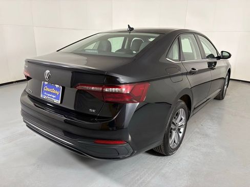 Used 2024 Volkswagen Jetta SE FWD image 8