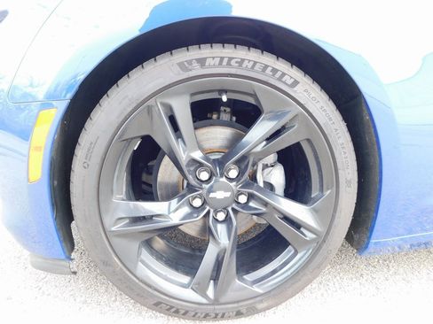 Used 2019 Chevrolet Camaro LT w/ Technology Package image 10