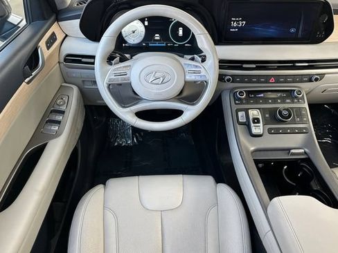 Used 2024 Hyundai Palisade Limited FWD image 17