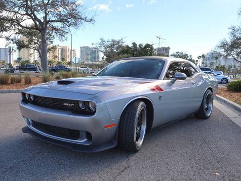 Used 2015 Dodge Challenger SRT Hellcat RWD image 7