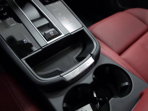 Certified 2025 Porsche Macan image 24