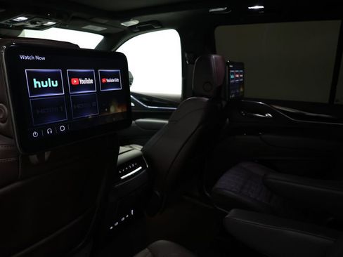 Used 2024 Cadillac Escalade ESV V w/ Heavy-Duty Trailer Package AWD/4WD image 90