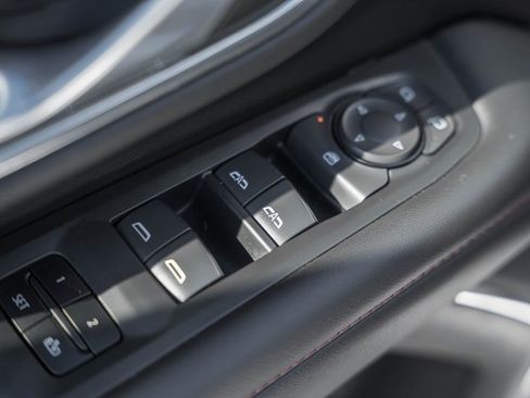 Used 2023 Chevrolet Suburban RST image 40