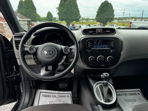 Used 2017 Kia Soul Base w/ Convenience Package image 11