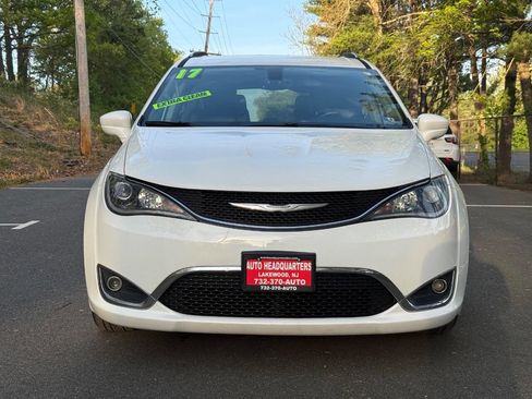 Used 2017 Chrysler Pacifica Touring-L Plus w/ Tire & Wheel Group FWD image 2