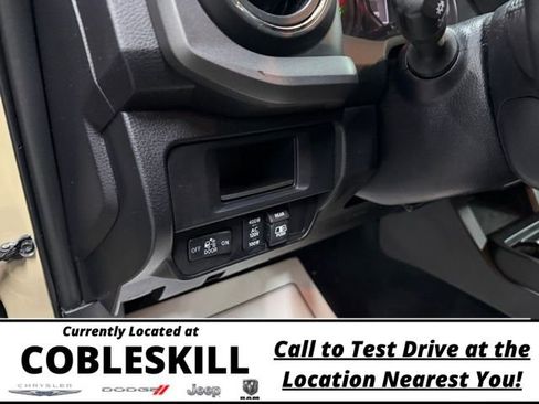 Used 2017 Toyota Tacoma 4x4 Double Cab image 15