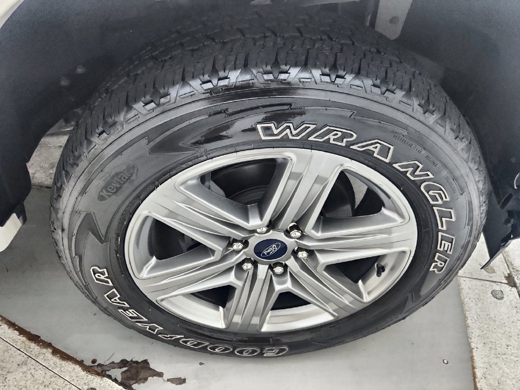 Used 2018 Ford F150 XLT w/ Equipment Group 302A Luxury AWD/4WD image 35